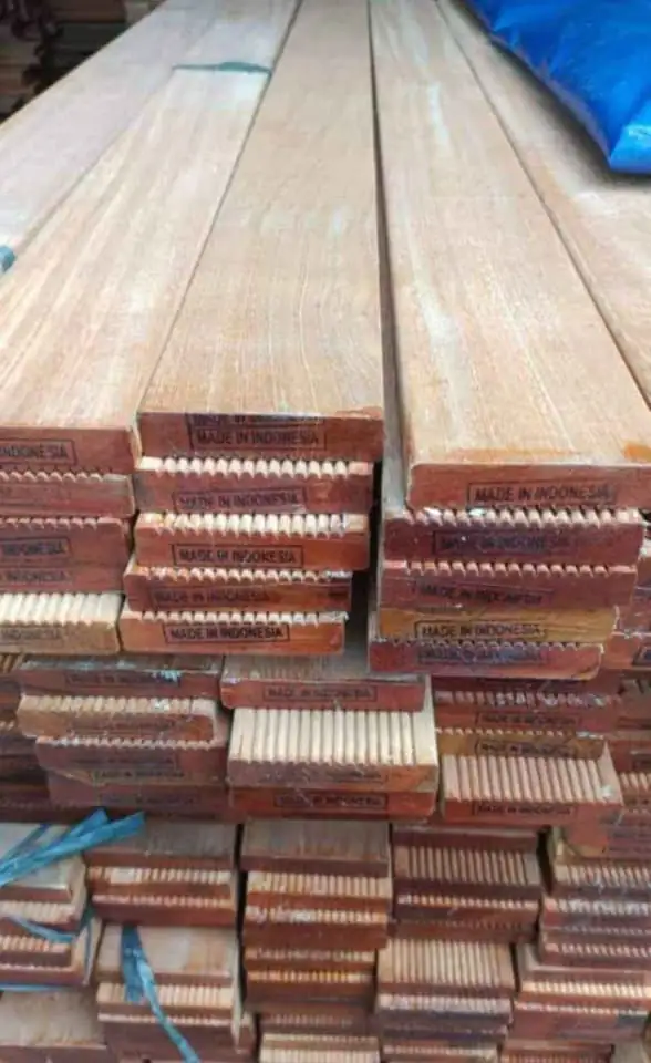 Kayu Decking Bengkirai Kalimantan, tahan cuaca anti rayap