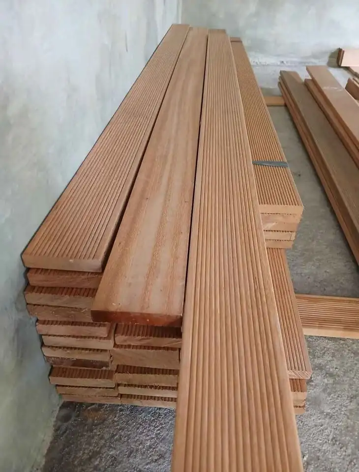 Kayu Decking Bengkirai Kalimantan, tahan cuaca anti rayap