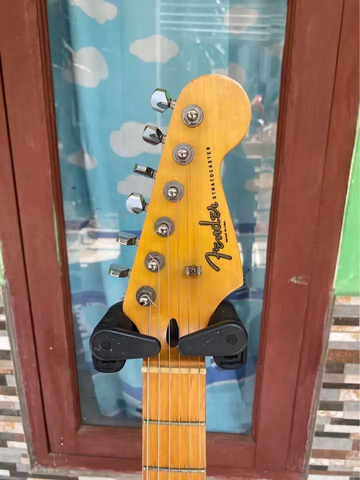 Gitar stratocaster Kondisi bagus normal