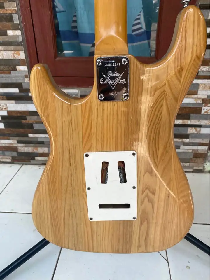 Gitar stratocaster Kondisi bagus normal
