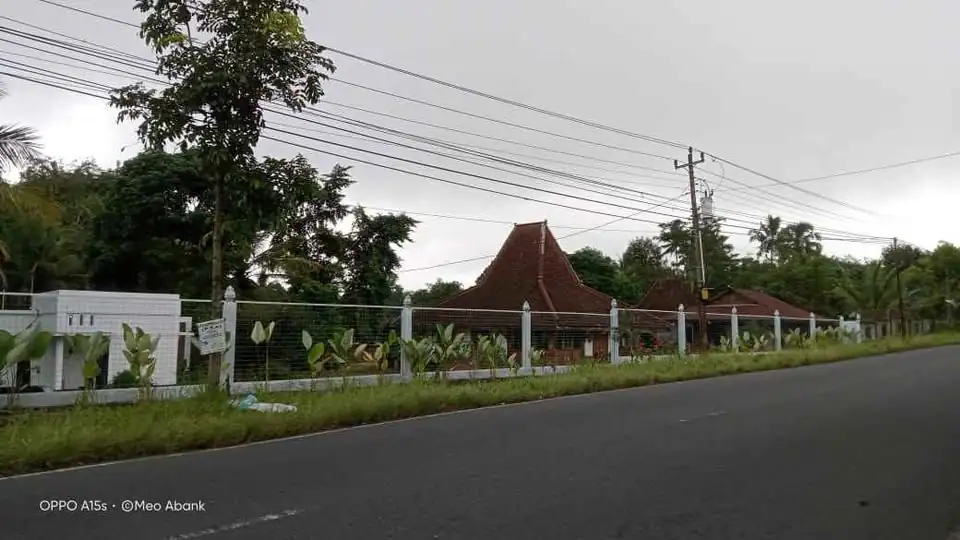 3 KT 2 KM – Dijual Rumah JOGLO Rp6,2 M