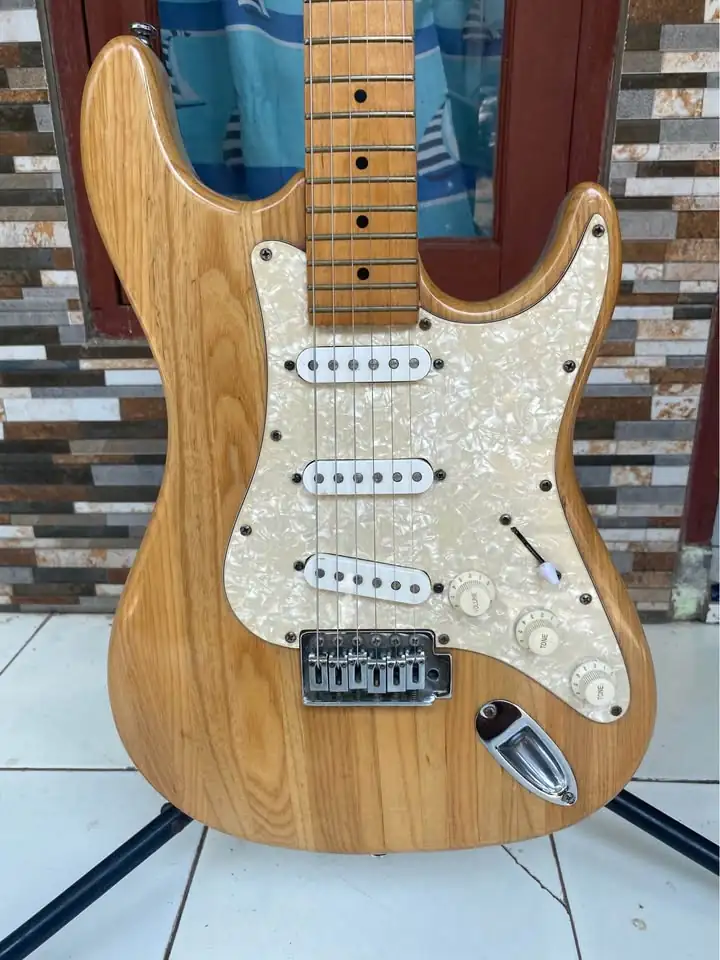 Gitar stratocaster Kondisi bagus normal