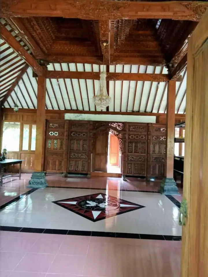3 KT 2 KM – Dijual Rumah JOGLO Rp6,2 M