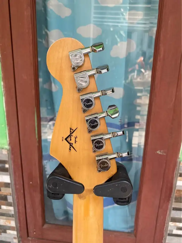 Gitar stratocaster Kondisi bagus normal