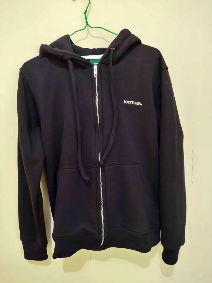 Jaket Hoodie Zipper Merk KATTOEN – Size M (Nyaris Baru!)