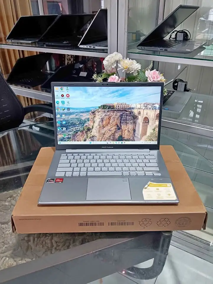 Laptop Asus Vivobook Go E1404FA