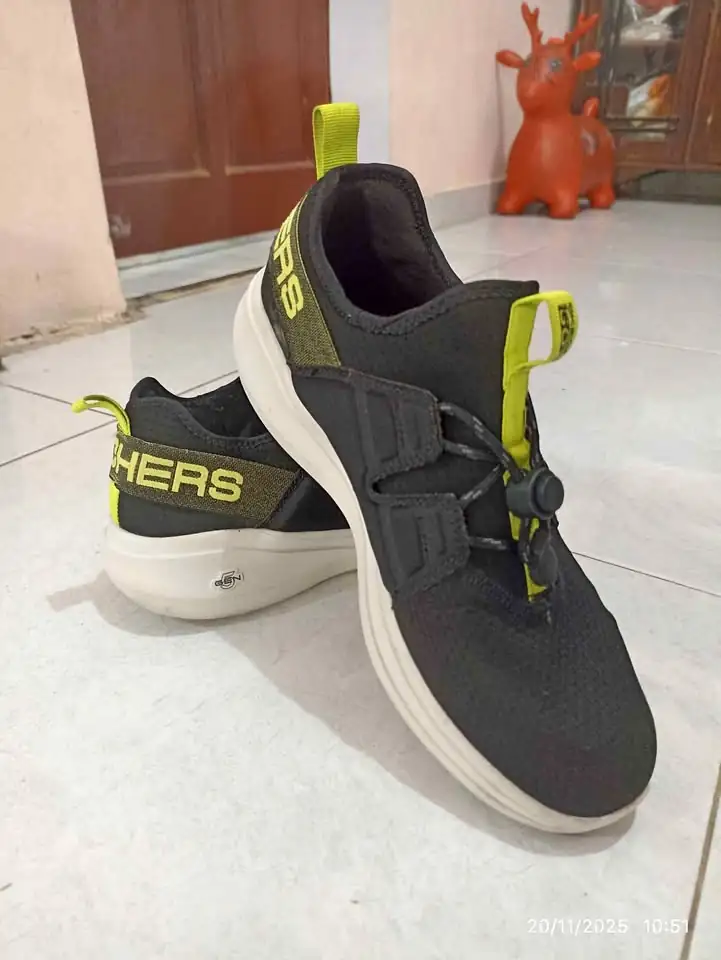 Sepatu running Skechers go run