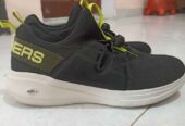 Sepatu running Skechers go run
