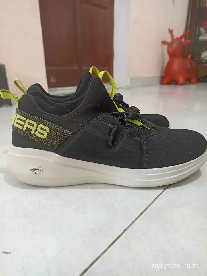 Sepatu running Skechers go run