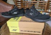 Sepatu skechers hitam go run