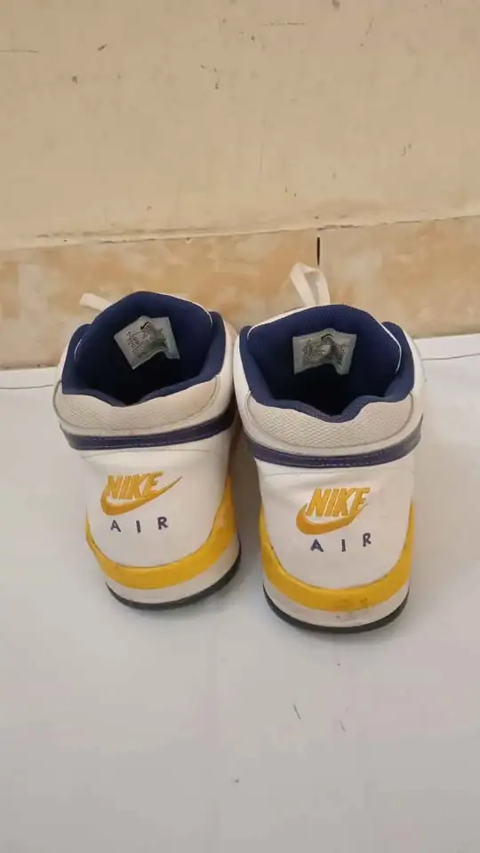 Dijual Sepatu Anak sudah tidak mau pakai