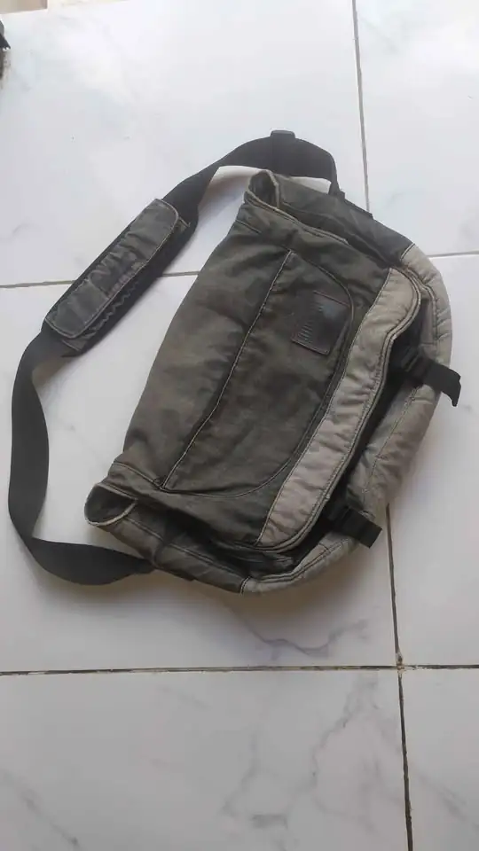 RARE ITEM Tas Selempang RIPCURL Original VINTAGE –Denim Satchel (BSBQA