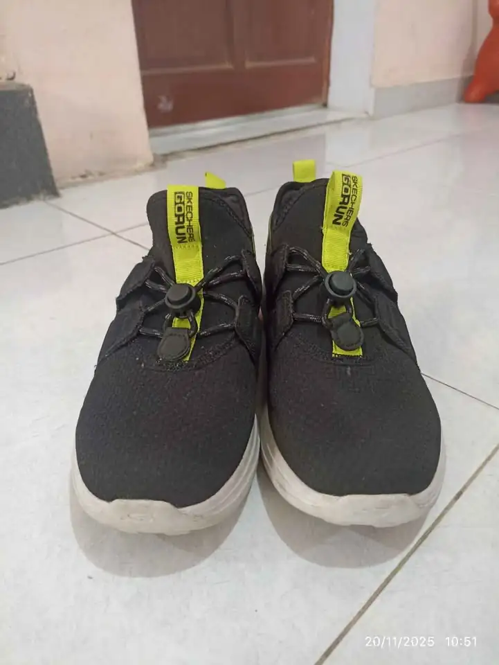 Sepatu running Skechers go run