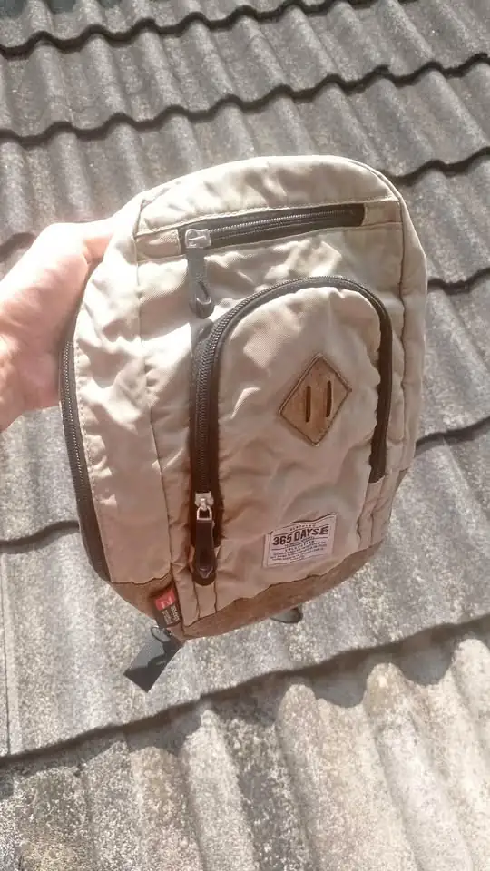 Slingbag / tas selempang ukuran medium