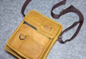 Tas selempang terbuat dari kulit asli
