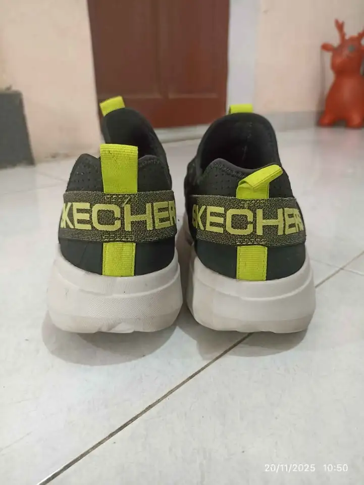 Sepatu running Skechers go run