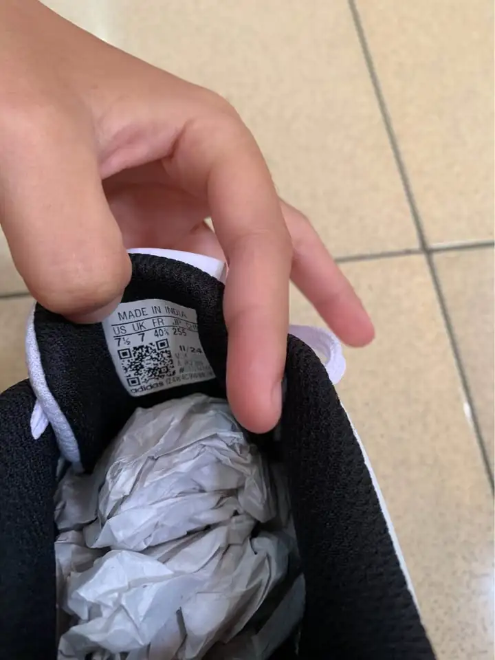 sepatu adidas masi baru 400k nego