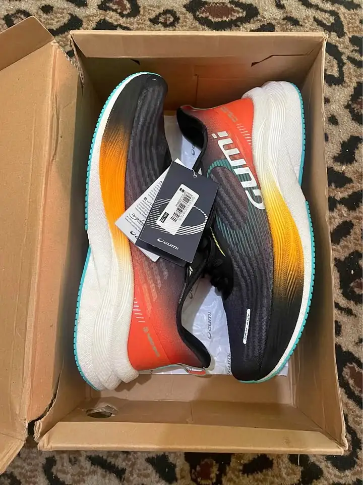 Sepatu running gumi