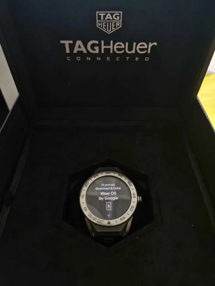 Jam tangan Tag Heuer connected Modular