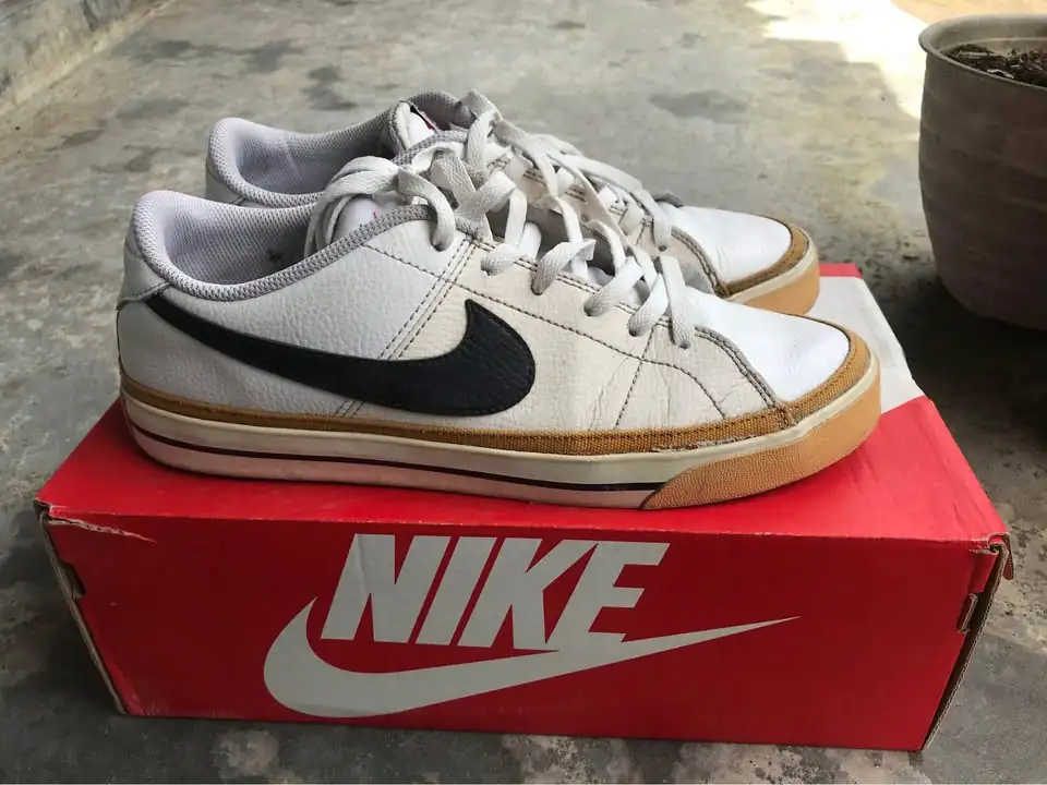 Sepatu Casual Nike Court Legacy