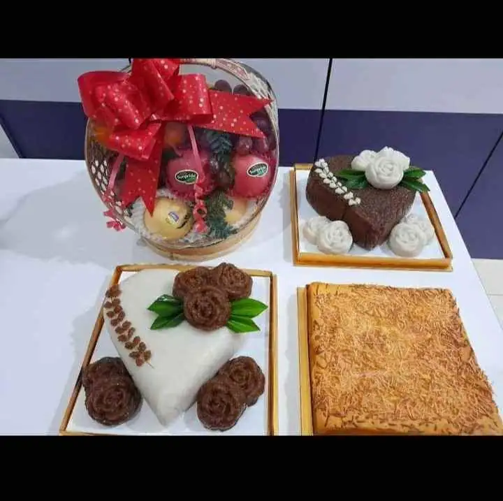 Hantaran makanan untuk seserahan