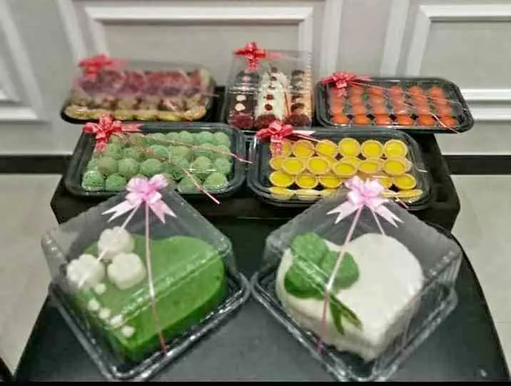 Hantaran makanan untuk seserahan