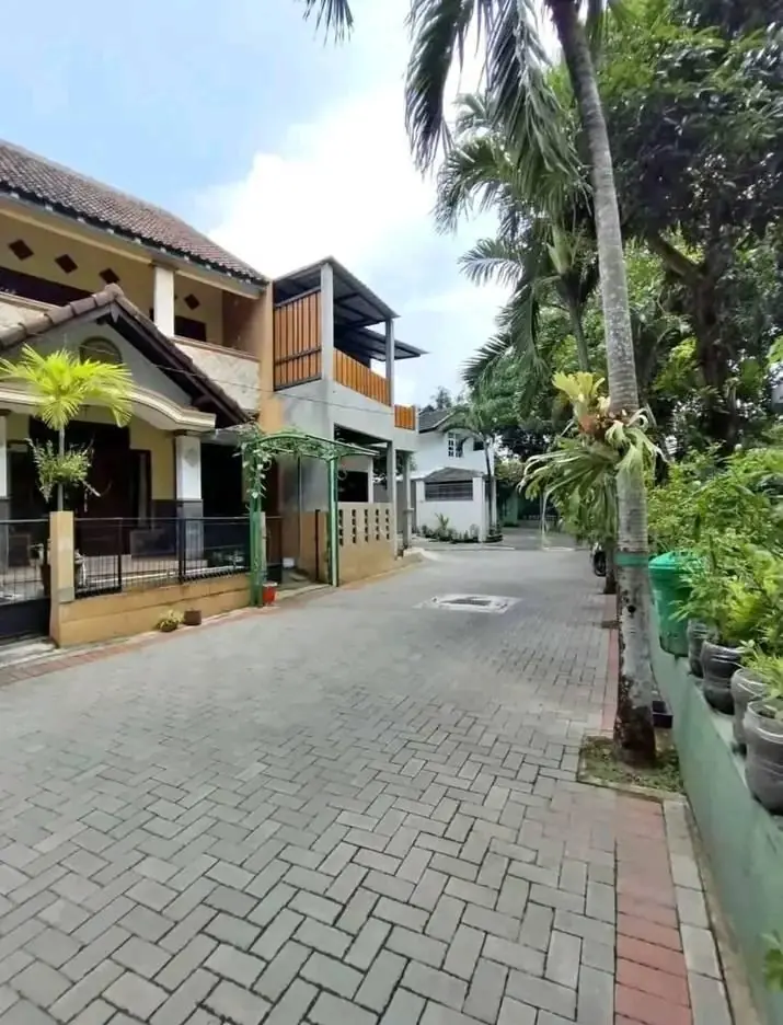 Dijual murah RUMAH (BU) 2Lt SIAP HUNI