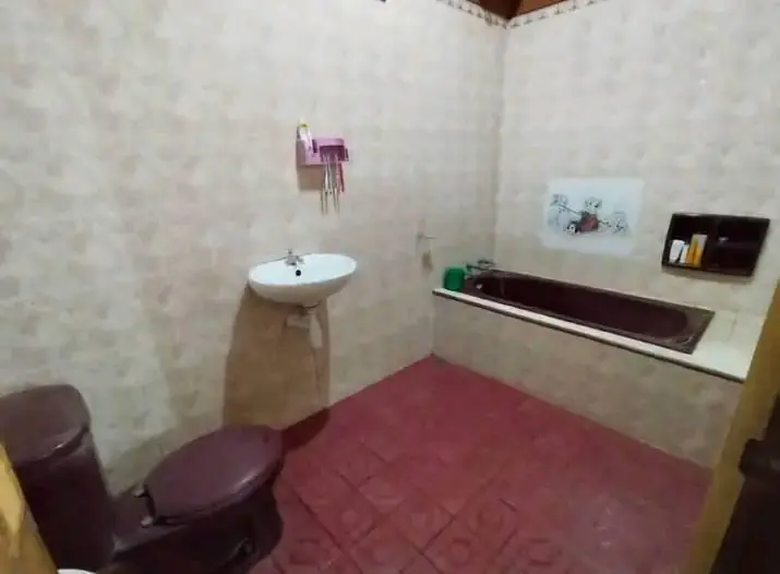Dijual murah RUMAH (BU) 2Lt SIAP HUNI