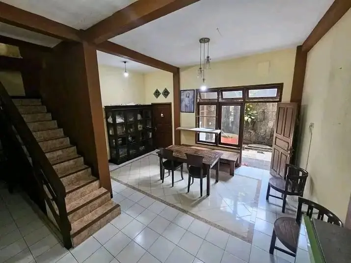 Dijual murah RUMAH (BU) 2Lt SIAP HUNI
