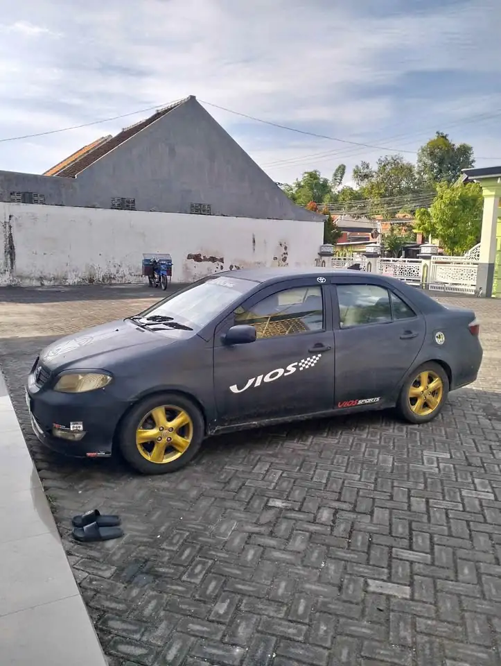 DIJUAL MOBIL Vios limo 2005