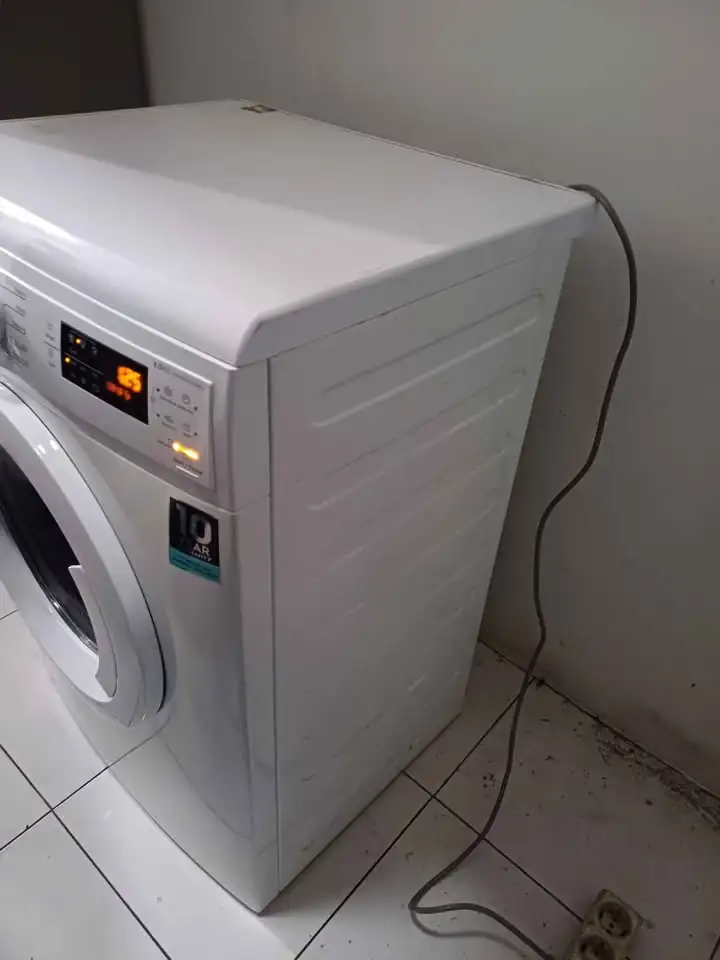 Mesin cuci electrolux
