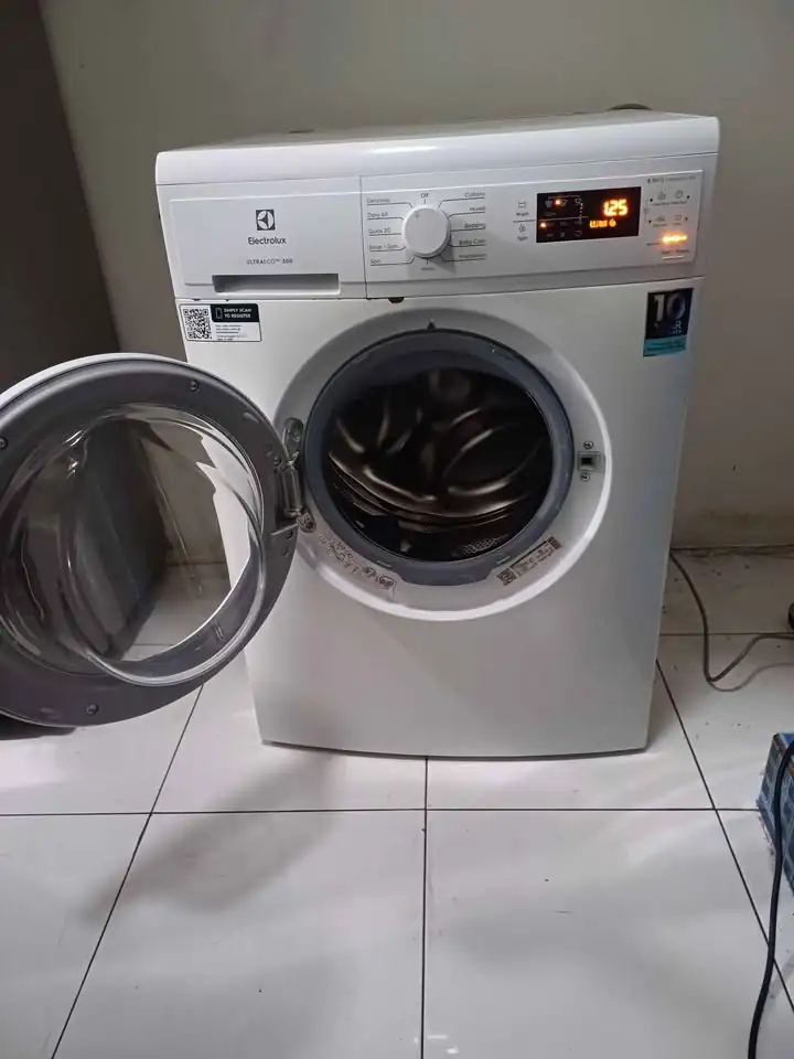 Mesin cuci electrolux