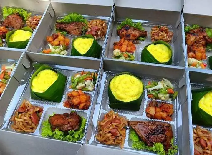 Nasi kuning box / nasi goreng box