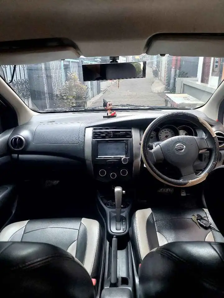 Nissan grand livina SV tahun 2013 (matic)