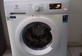 Mesin cuci electrolux