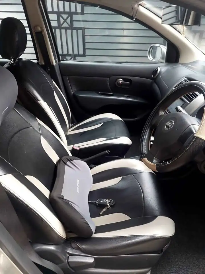 Nissan grand livina SV tahun 2013 (matic)