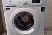 Mesin cuci electrolux