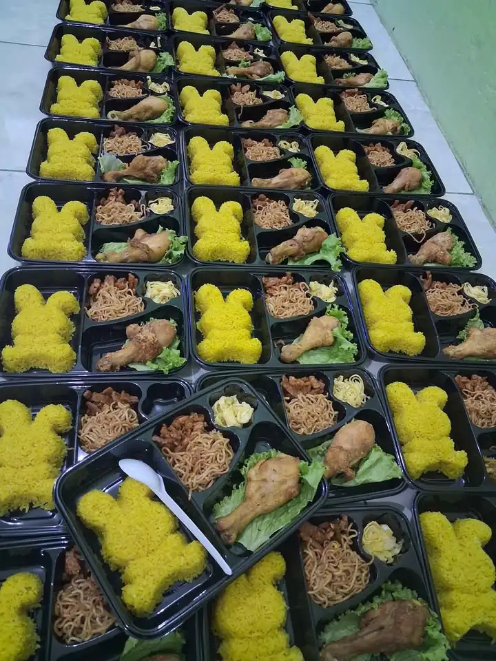 Nasi box ayam katsu + buah