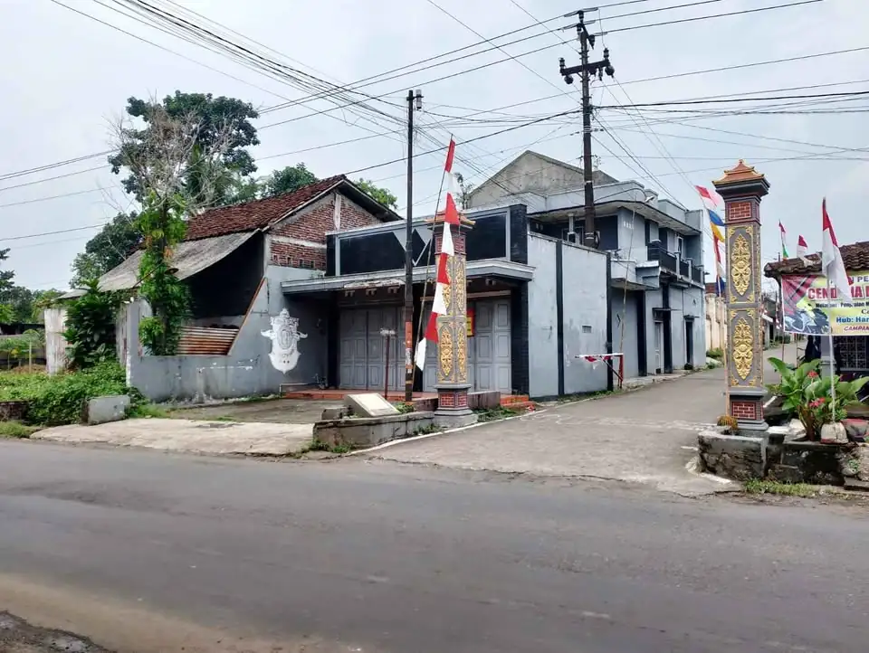 2 KT 1 KM – Ruko pinggir jalan raya boja – kendal