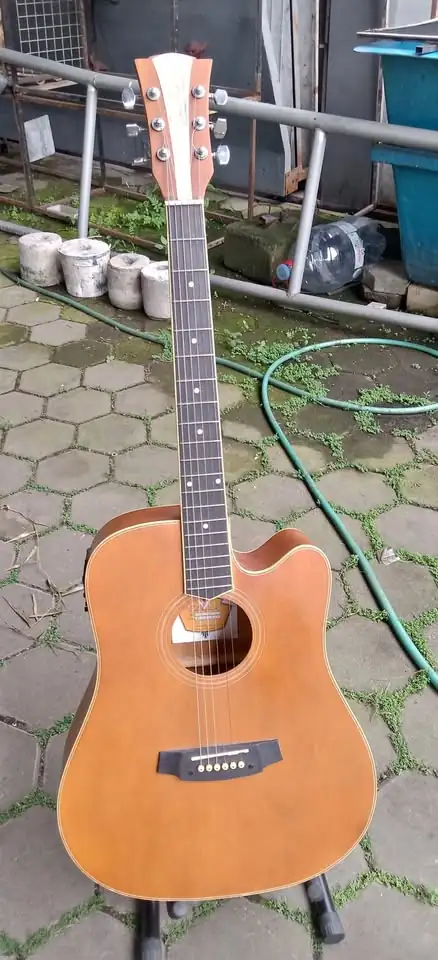 Gitar Akustik Cole Clark Jarang Dipake