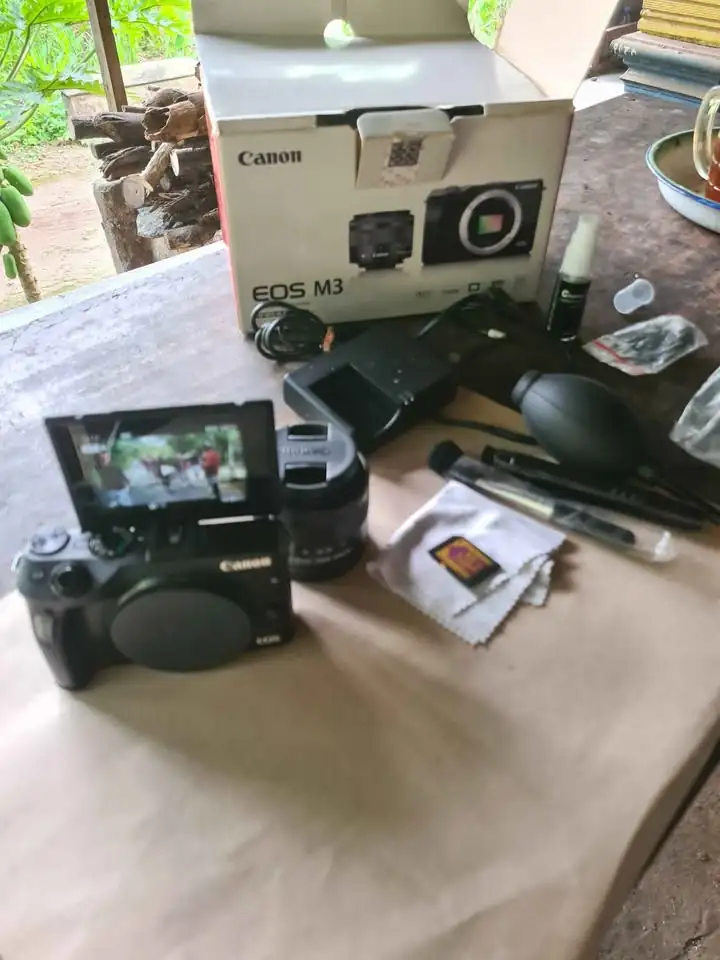 Jual kamera canon eos m3 lengkap