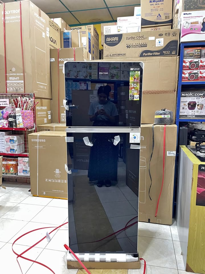 KULKAS POLYTRON 2 PINTU SUDAH TEKNOLOGI FLEX UP