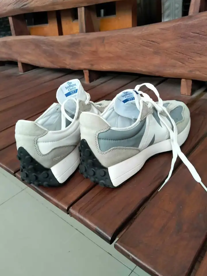 Sepatu NB 327 Very Good Condition