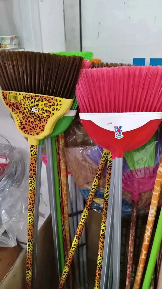 Sapu nilon ambil di toko kudus