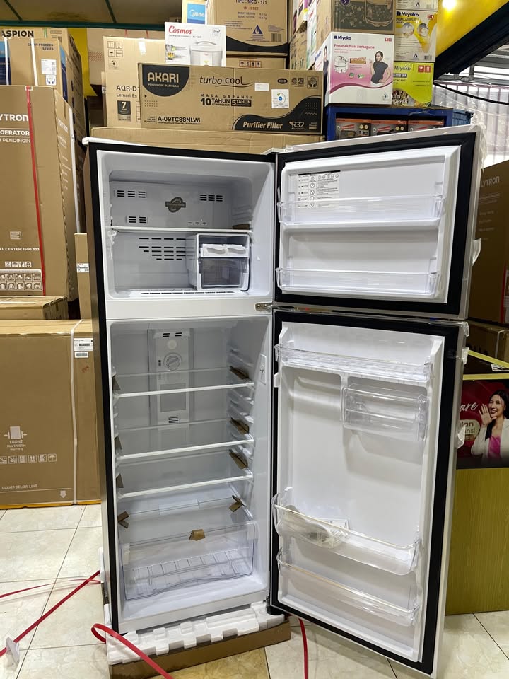 KULKAS POLYTRON 2 PINTU SUDAH TEKNOLOGI FLEX UP