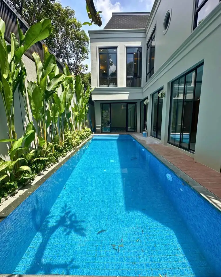 7 KT 5 KM Rumah Mewah Hook di Pondok Indah
