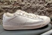 sepatu Nike kondisi masih baik