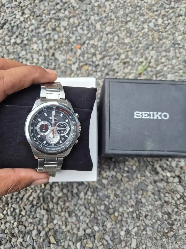 Jam tangan seiko quart ssb241p1