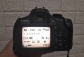 Kamera DSLR Canon 1300D WIFI
