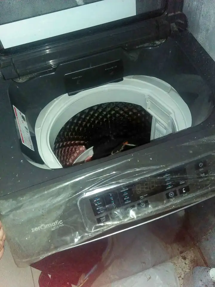 Jual mesin cuci. Merek politron masih orisinil. 9kg